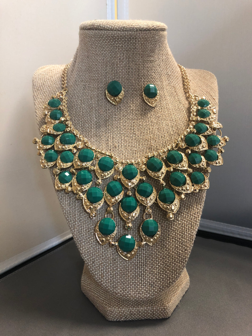 Green Gold Accent Necklace Set