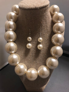 Large One-Strand Cream Pearl Set